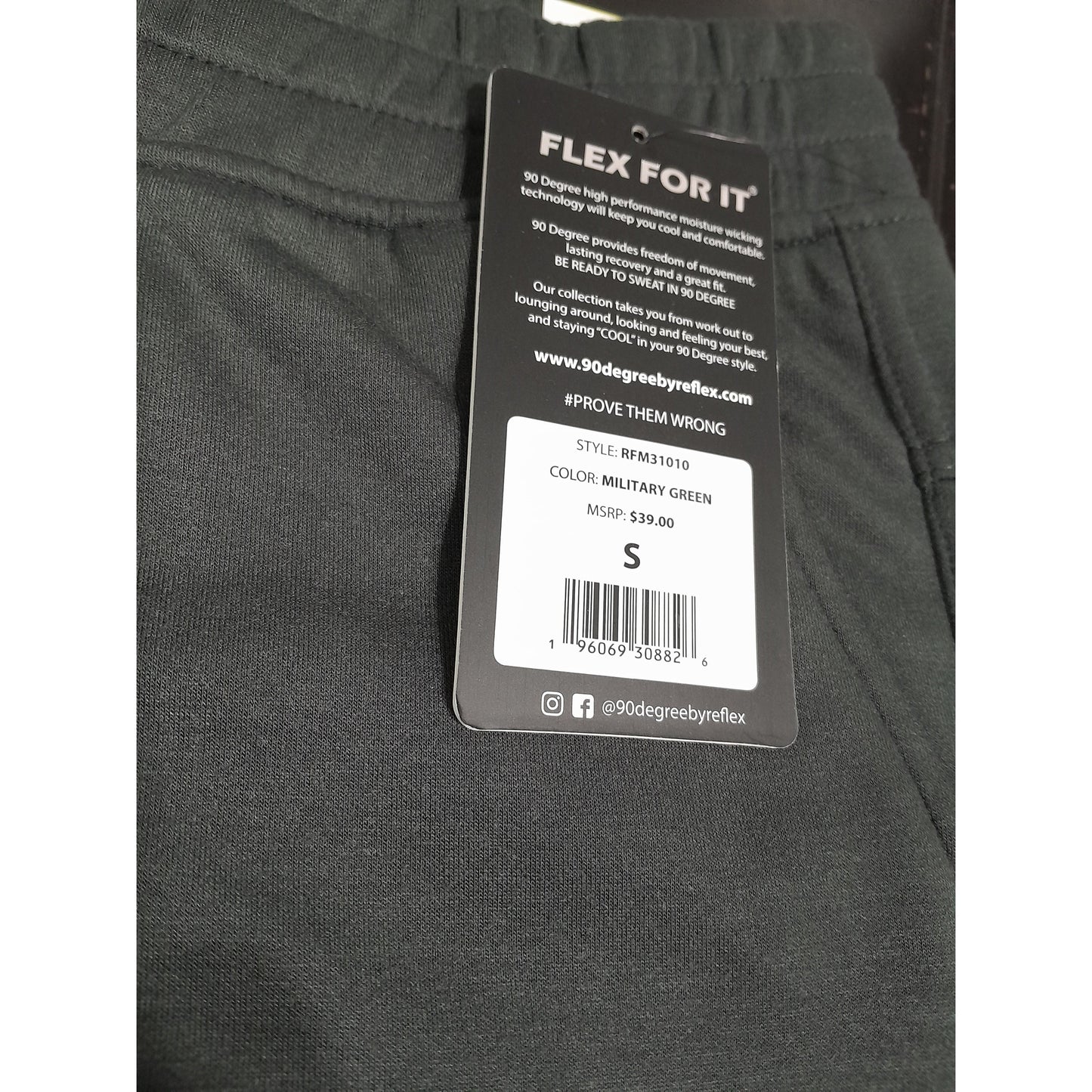 No. 64 Short de Hombre COLOR: MILITARY GREEN 90° by reflex (1 pieza)